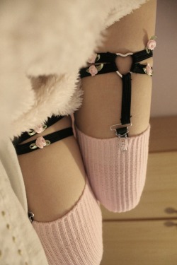 l0stkeys:  I will forever live in these♡ garters and thigh