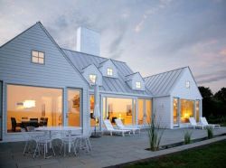 killerhouses:  Stylishly sleek and white. This weatherboard home