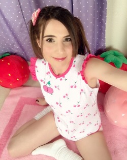 appleabdl:  Hi :) today I’m editing some videos and being a