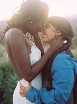 chocolattabrides: ‘When two island girls meet and fall in love’