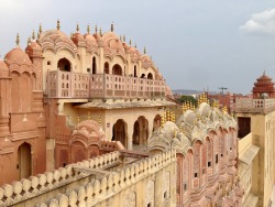 pairedaeza:Hawa Mahal, Jaipur(instagram: @pairedaeza)