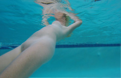 naturistelyon: Underwater