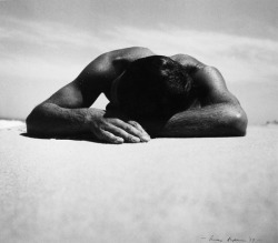 m-as-tu-vu:  © Max Dupain. Sunbaker. 1937