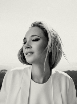 mashamorevna:  Juno Temple for The Edit (March 2014) 