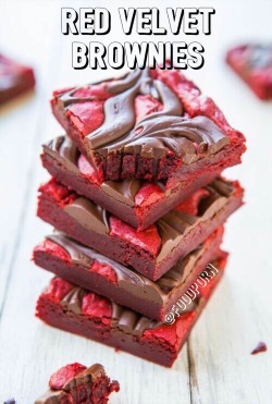 foodpornit:  Mother of God. #FoodPorn Red Velvet Brownies