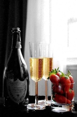 gentlemansessentials:  Champagne & Srawberry    Gentleman’s