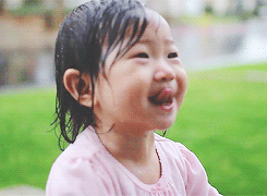 ihernglass:  Kayden’s first time experiencing rain (x) 