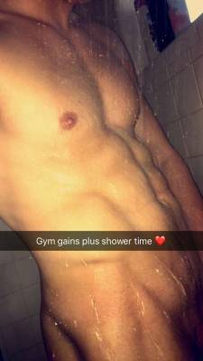 ibaitstr8guys:  Nathan  Loves to show off in the shower.  Should