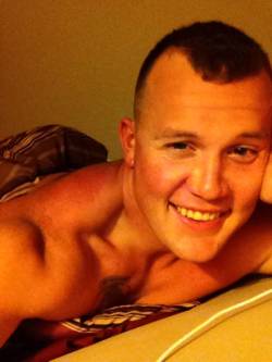 poseformyfake:  hot army guy from earlier