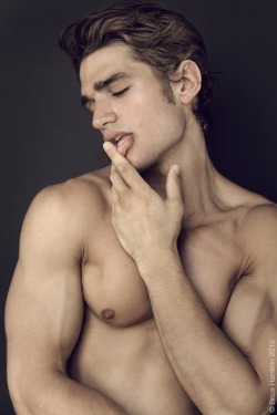 kikibangbang:  Baptiste Giannesini 