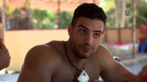 hotlatinchile:  Krisztian from the Hungarian ‘Adam & Eve’ nude dating reality show !!  Te amoooooo!!!! Waxito 