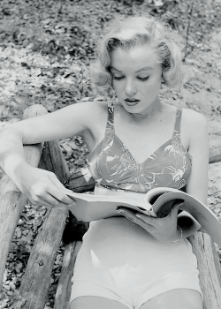 missmonroes:   Marilyn Monroe photographed by Ed Clark, 1950.