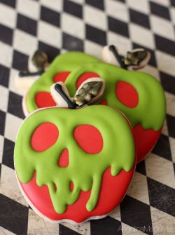 3xschwarzerkater:  Poison Apple sugar cookies 