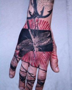 bitofanink:  Tattoo Masters Tattoo done by Timur Lysenko. via