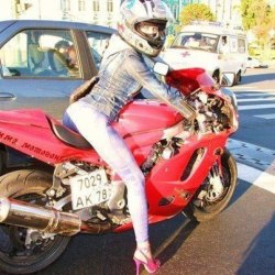 bikes-n-girls:  Biker girl  http://bikes-n-girls.tumblr.com/