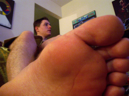 whitemalefeet:Gaymer boy feet are delicious ;)
