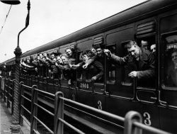 historicaltimes: A trainload of British Expeditionary Force soldiers