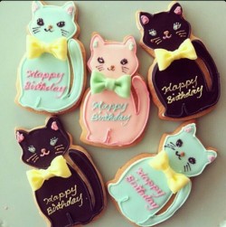 princessshteepypie:  Kitty cookies!!! 