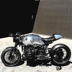 boxerfanatic:  combustible-contraptions:  BMW Cafe Racer | R