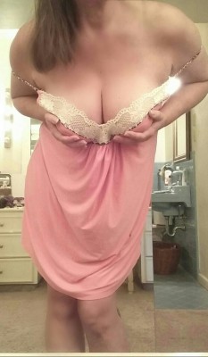 shyhousewife:  Coral nightie with lace and leopard trim.  And