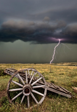 this-is-wild:  Old Prairie Wheel Cart Saskatchewan by Mark Duffy