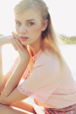 positivelynoteworthy:  Model : Effy @ Wilhelmina Photography/Makeup/Styling