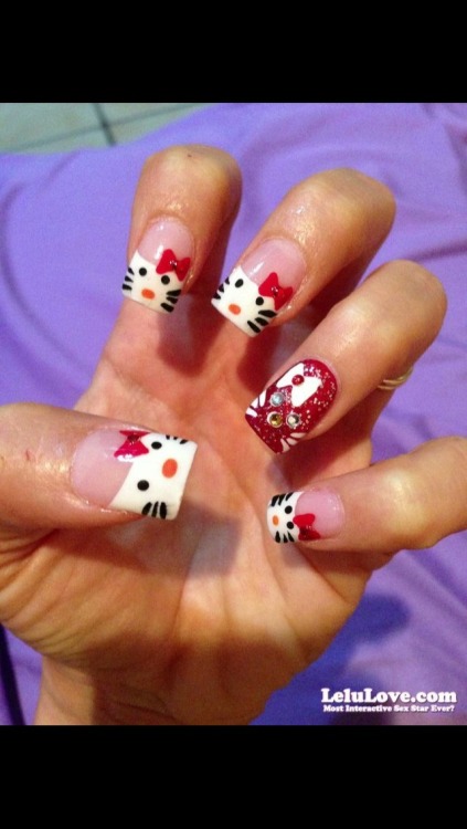 Hello Kitty nails on my #hands too :) http://www.lelulove.com Pic