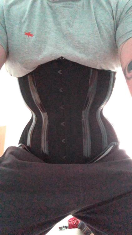 bustiers-and-corsets:  In love with my new corset