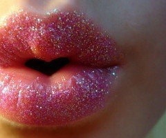 hot lips on We Heart It. http://weheartit.com/entry/45435053/via/ritaisabel_olivera