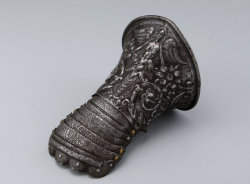 mariusgaaazzh:  Gauntlets, Art Institute of Chicago Museum. 