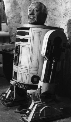 munchanka:  We’ve lost Artoo. RIP Kenny Baker (1934-2016).