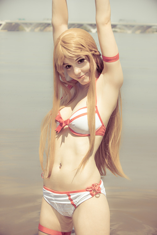 lookmycosplay:  Victoria Vaughn Cosplay, portraying Asuna from the anime hit ‘Sword Art Online’.