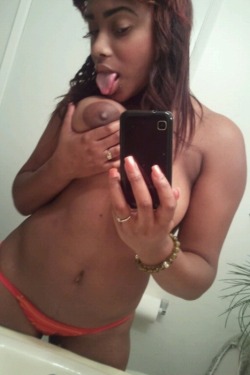 thingsiliketoo:  http://thingsiliketoo.tumblr.com/ Selfies