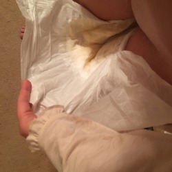 diaperedmilf:  All wet this morning  Gave daddy a good one to