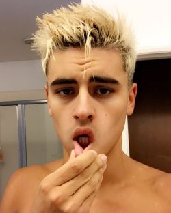 famous-male-celeb-naked:  Jack Gilinsky