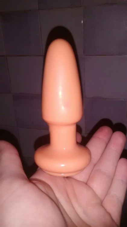 weedanisov:  got my first butt plug today it vibrates and inflates feels fuckin awsome  Seems fun. I’ll sure try that!