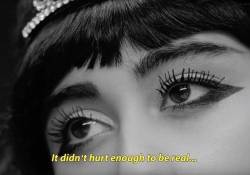 ivorywashere:  It didn’t hurt enough to be real… 