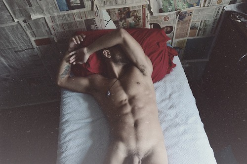 yournakedbatman:  http://yournakedbatman.tumblr.com/