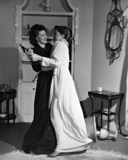 Maureen O'Hara & Gloria Grahame - A Woman’s Secret,