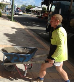 tradieboots:  I hang around for hours trying to get this blokes pic. Fucking unbelievably hot. 