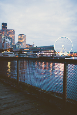 hellanne:  Seattle Night (by Jared Atkins) 