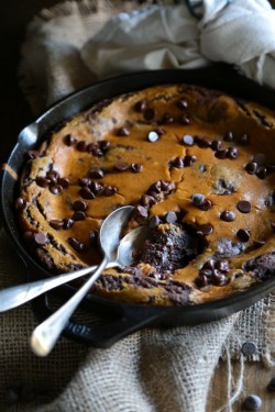 confectionerybliss:  Triple Chocolate Pumpkin Cheesecake Skillet