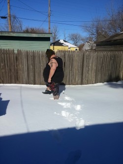 txjeminem:  My Ginger Chub wanted to play out in the snow! Woot!