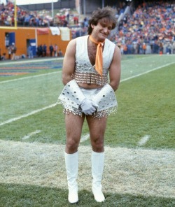 thatofficial70show:   Robin Williams joins the Broncos cheering