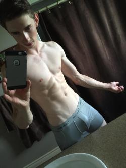 straightdudesexting:  19 year old straight canadian stud 