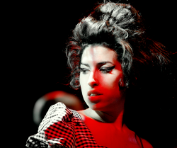 amyjdewinehouse:  Amy Winehouse performs at The Highline Ballroom