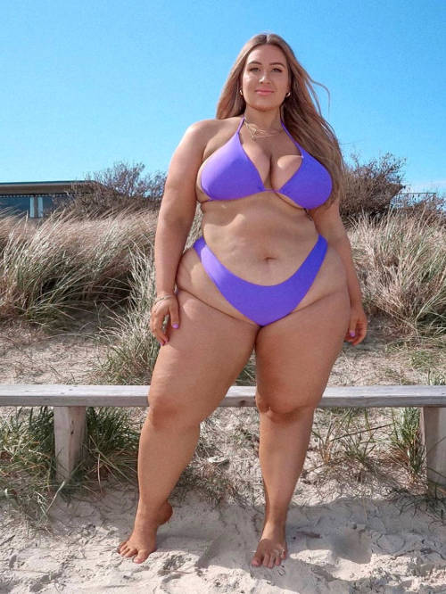 neptitudeplus:  It was scary for her to try on the bikini after