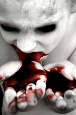 twenty1-grams:  Bloody su We Heart It - http://weheartit.com/entry/155859741