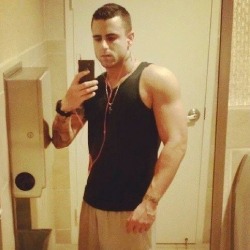 imrockhard4u:  Cubanazo papi chulo ðŸ˜http://imrockhard4u.tumblr.com