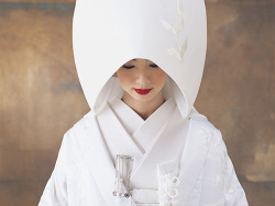 tokyopic-official:  The Pure White Japanese Wedding Kimono, Shiromuku